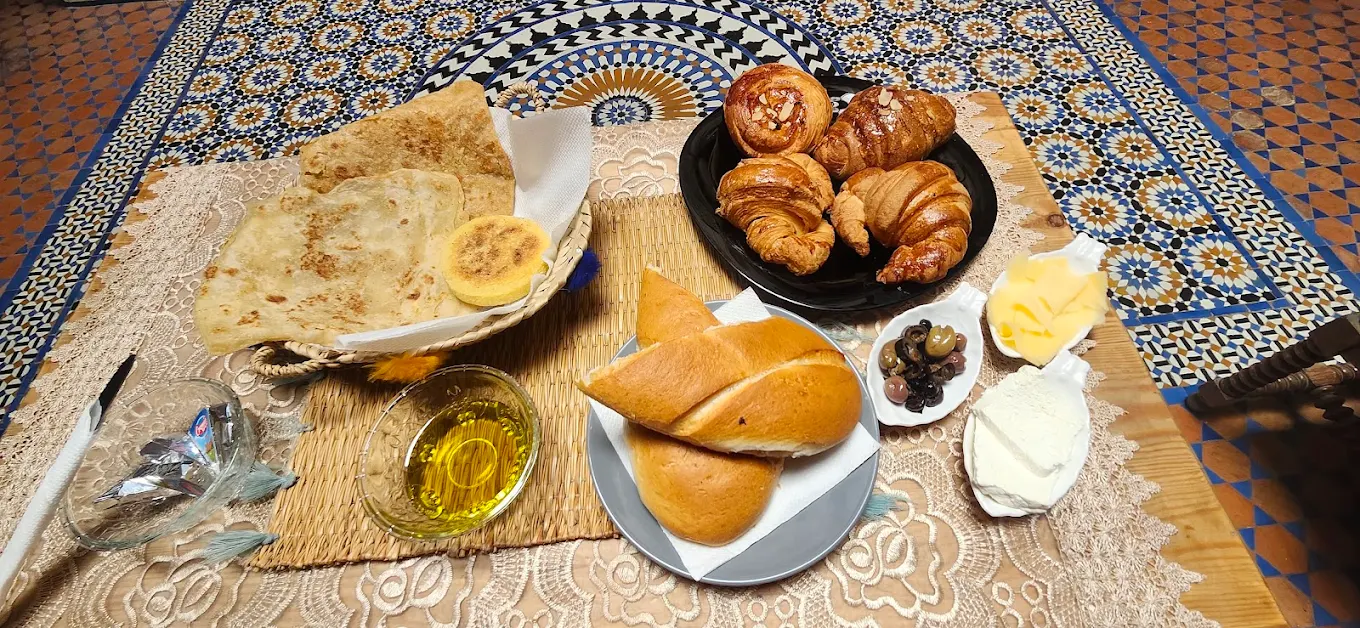 Traditional Moroccan breakfast at Hostel Four Seasons Tétouan
