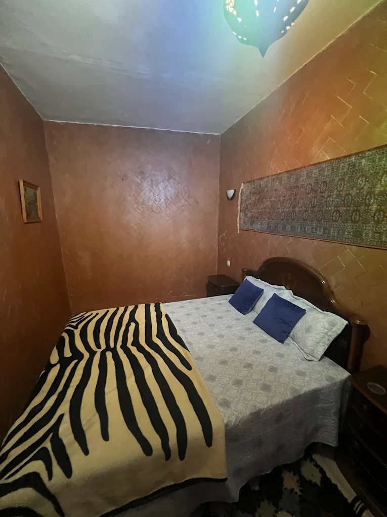 Traditional Moroccan guest room at Hostel Four Seasons Tétouan