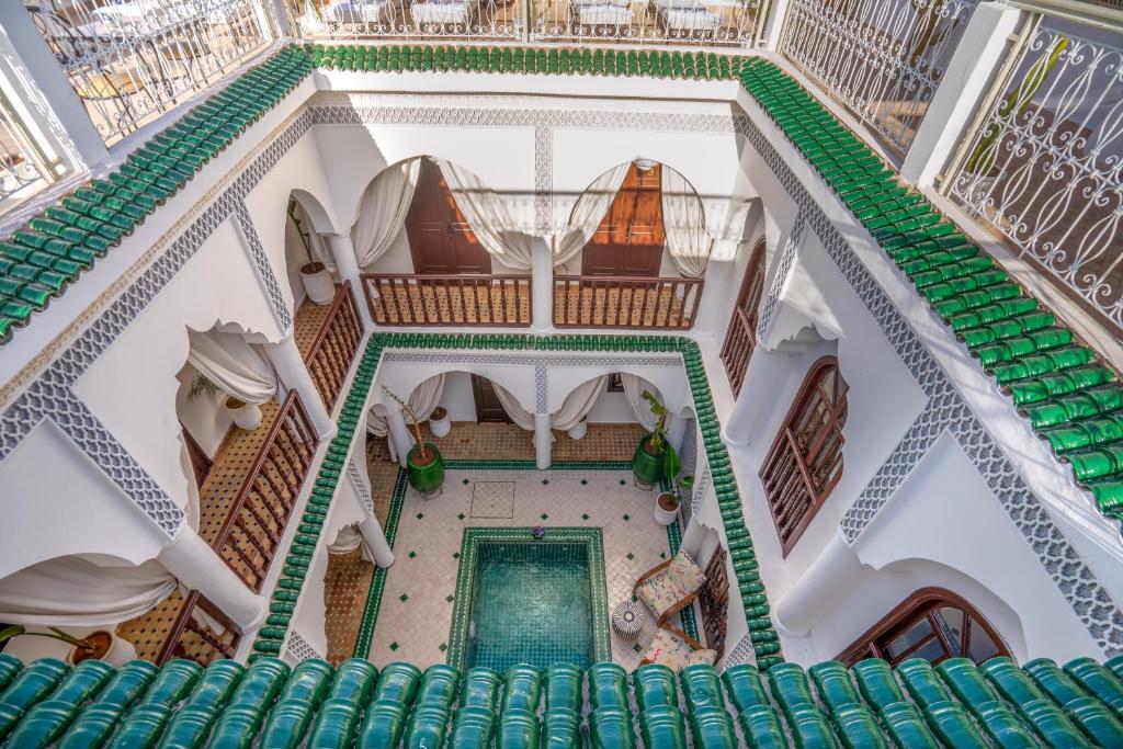 Discover Riad Ekla Boutique Hotel in Marrakesh’s medina pool, terrace, authentic riad charm & central location steps from Jemaa el-Fna. Book now.